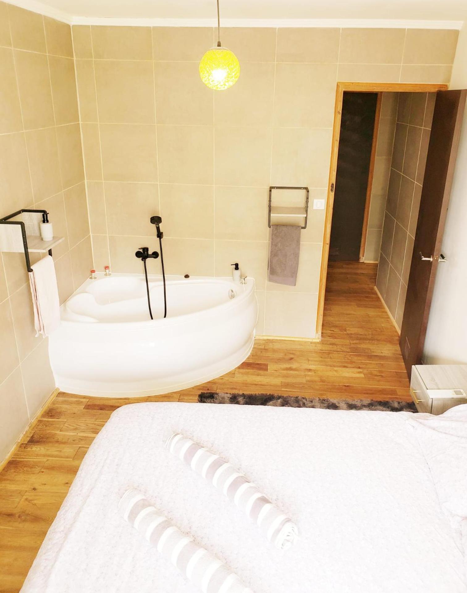 Air-Conditioned Residential Suite From 1 To 6 - Bathtubs In Rooms - Wifi - Kitchen - Laundry - Self-Arrival - Parking Авиньон Экстерьер фото
